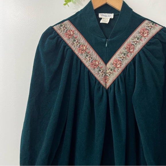 Vanity Fair Vintage Green Cottagecore Long Sleeve Fleece Sleep Gown - Picture 3 of 7